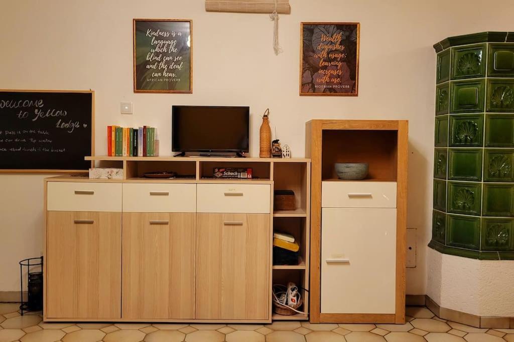 Colourful 2.5 Bedroom With Large Balcony & Garden. Prinzersdorf Ngoại thất bức ảnh