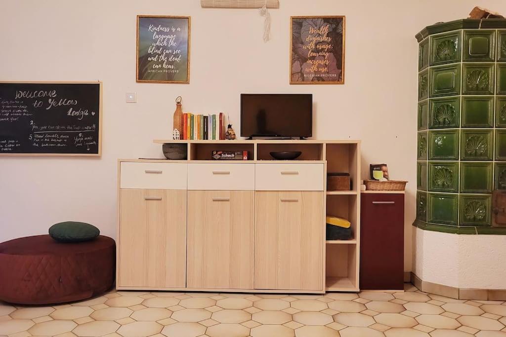 Colourful 2.5 Bedroom With Large Balcony & Garden. Prinzersdorf Ngoại thất bức ảnh