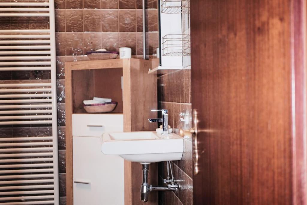 Colourful 2.5 Bedroom With Large Balcony & Garden. Prinzersdorf Ngoại thất bức ảnh