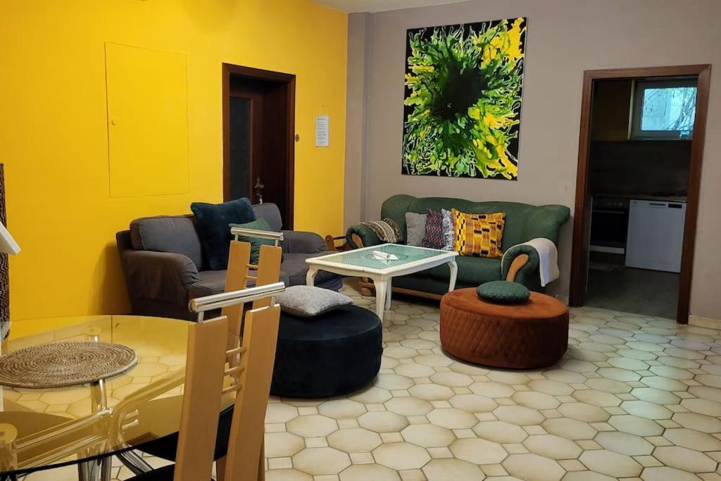 Colourful 2.5 Bedroom With Large Balcony & Garden. Prinzersdorf Ngoại thất bức ảnh