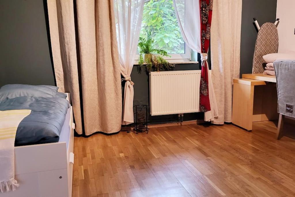 Colourful 2.5 Bedroom With Large Balcony & Garden. Prinzersdorf Ngoại thất bức ảnh