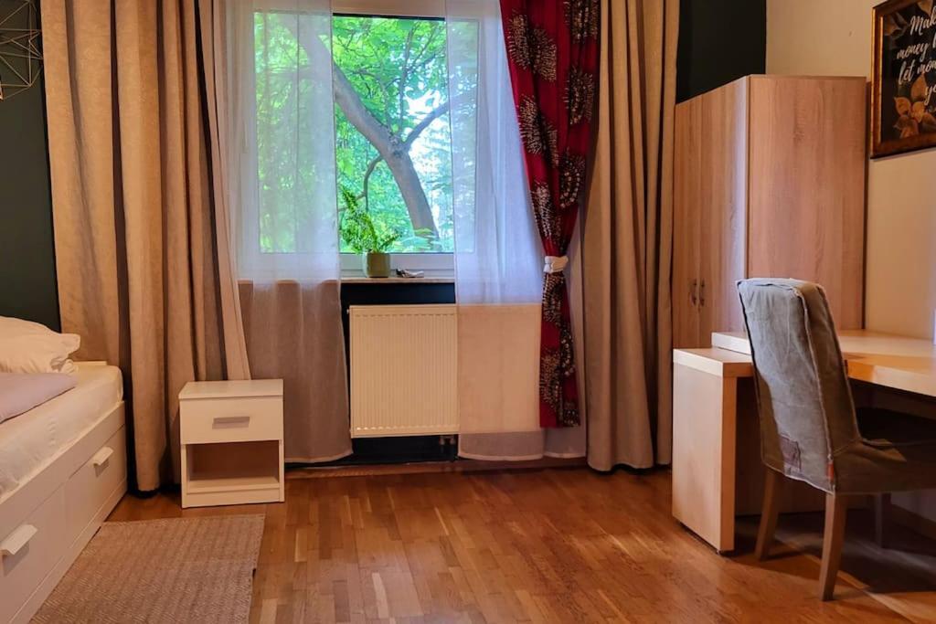 Colourful 2.5 Bedroom With Large Balcony & Garden. Prinzersdorf Ngoại thất bức ảnh