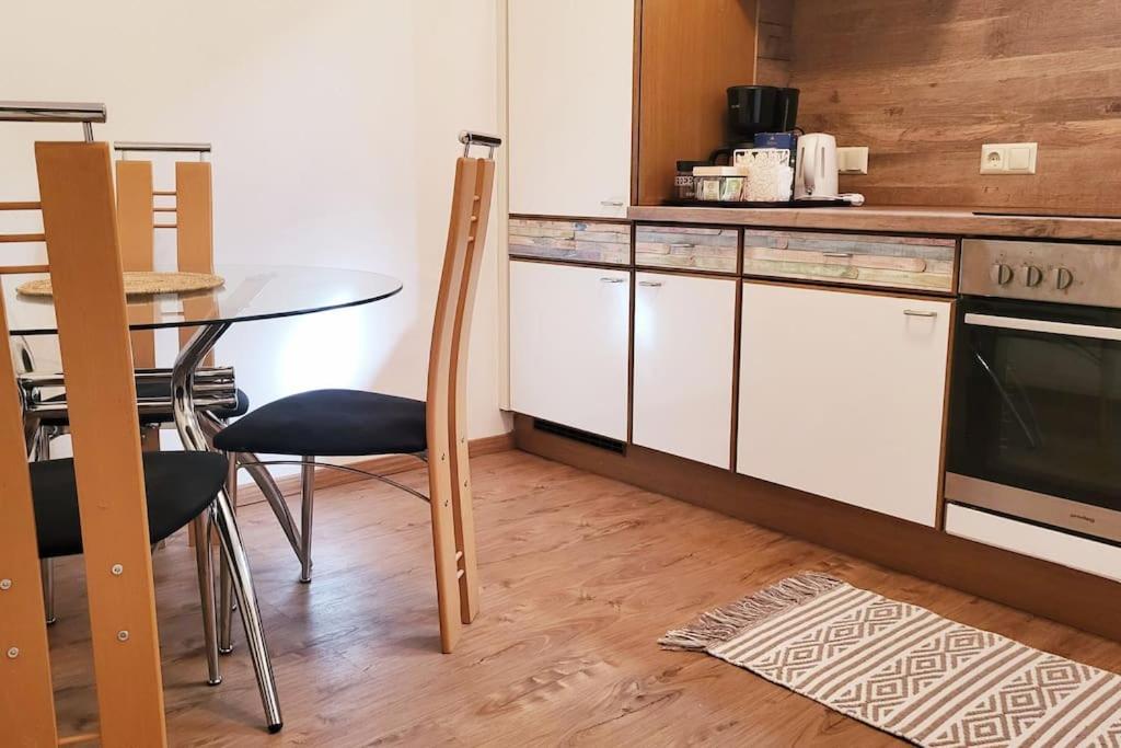 Colourful 2.5 Bedroom With Large Balcony & Garden. Prinzersdorf Ngoại thất bức ảnh