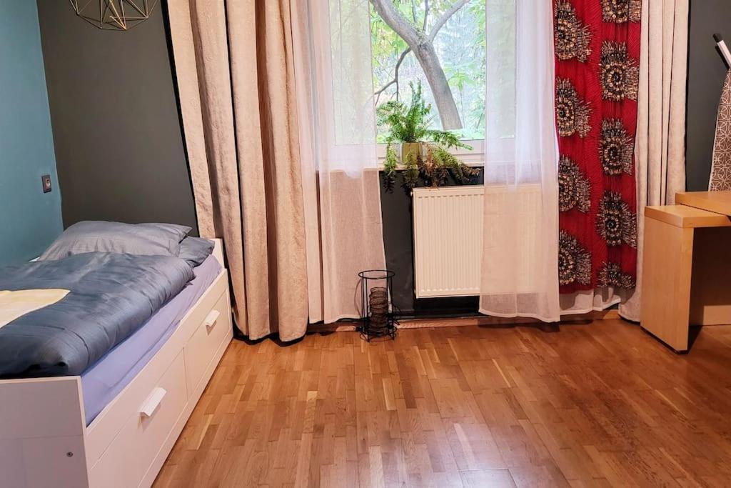 Colourful 2.5 Bedroom With Large Balcony & Garden. Prinzersdorf Ngoại thất bức ảnh