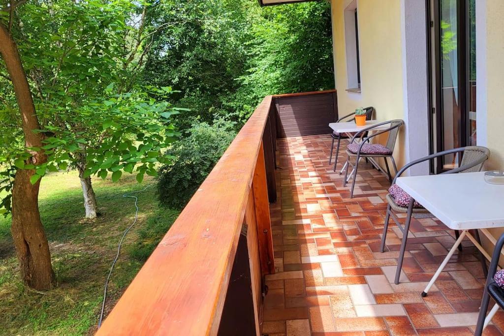 Colourful 2.5 Bedroom With Large Balcony & Garden. Prinzersdorf Ngoại thất bức ảnh