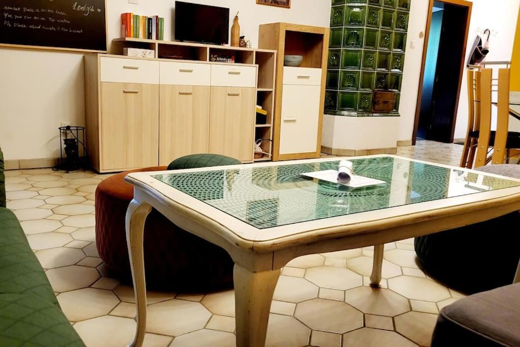Colourful 2.5 Bedroom With Large Balcony & Garden. Prinzersdorf Ngoại thất bức ảnh